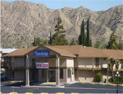 Travelodge Inn & Suites By Wyndham Yucca Valley/Joshua Tree Экстерьер фото