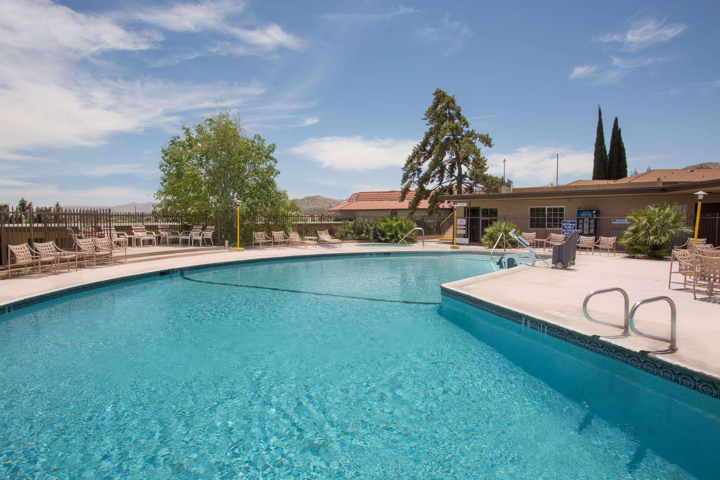 Travelodge Inn & Suites By Wyndham Yucca Valley/Joshua Tree Экстерьер фото