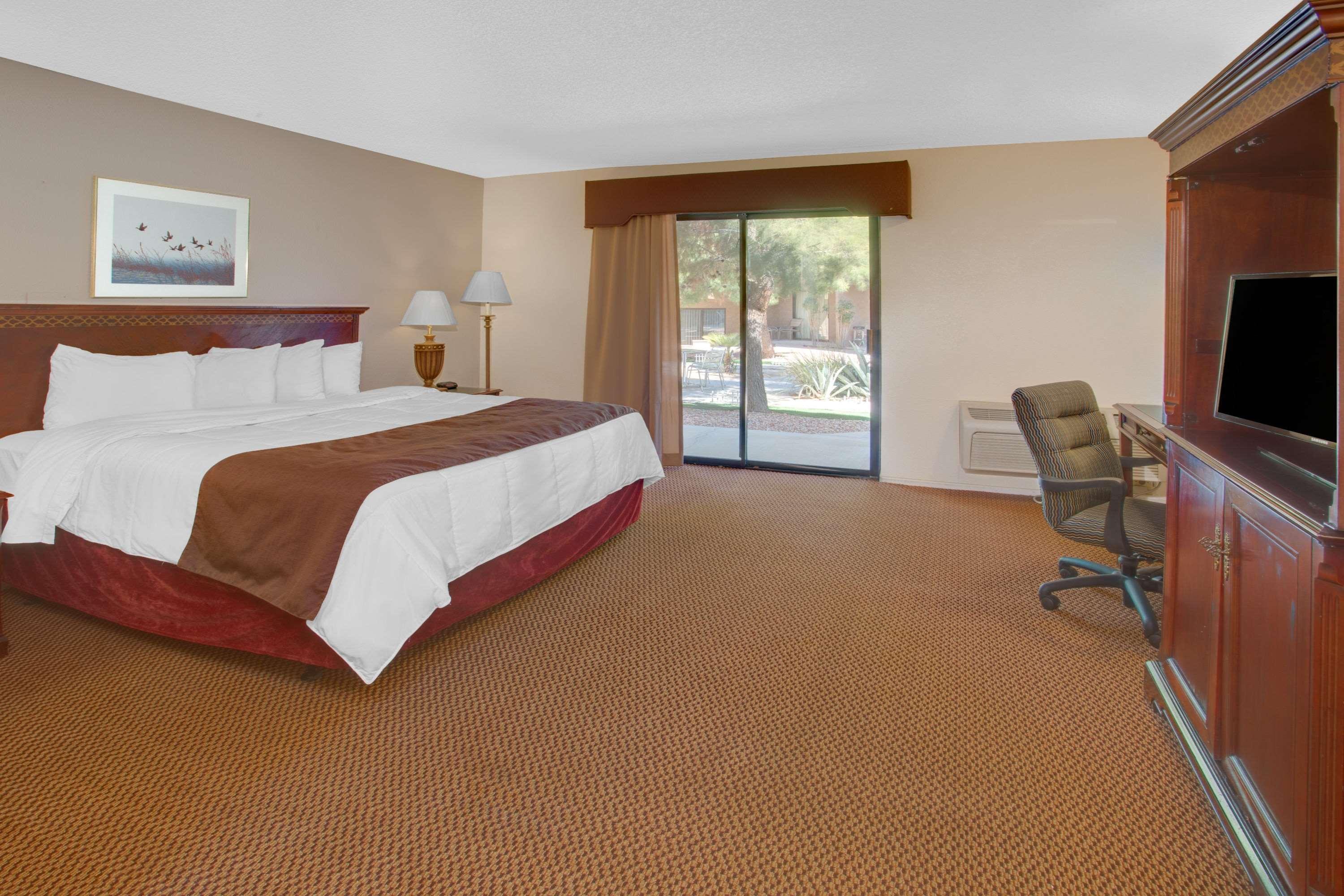 Travelodge Inn & Suites By Wyndham Yucca Valley/Joshua Tree Экстерьер фото