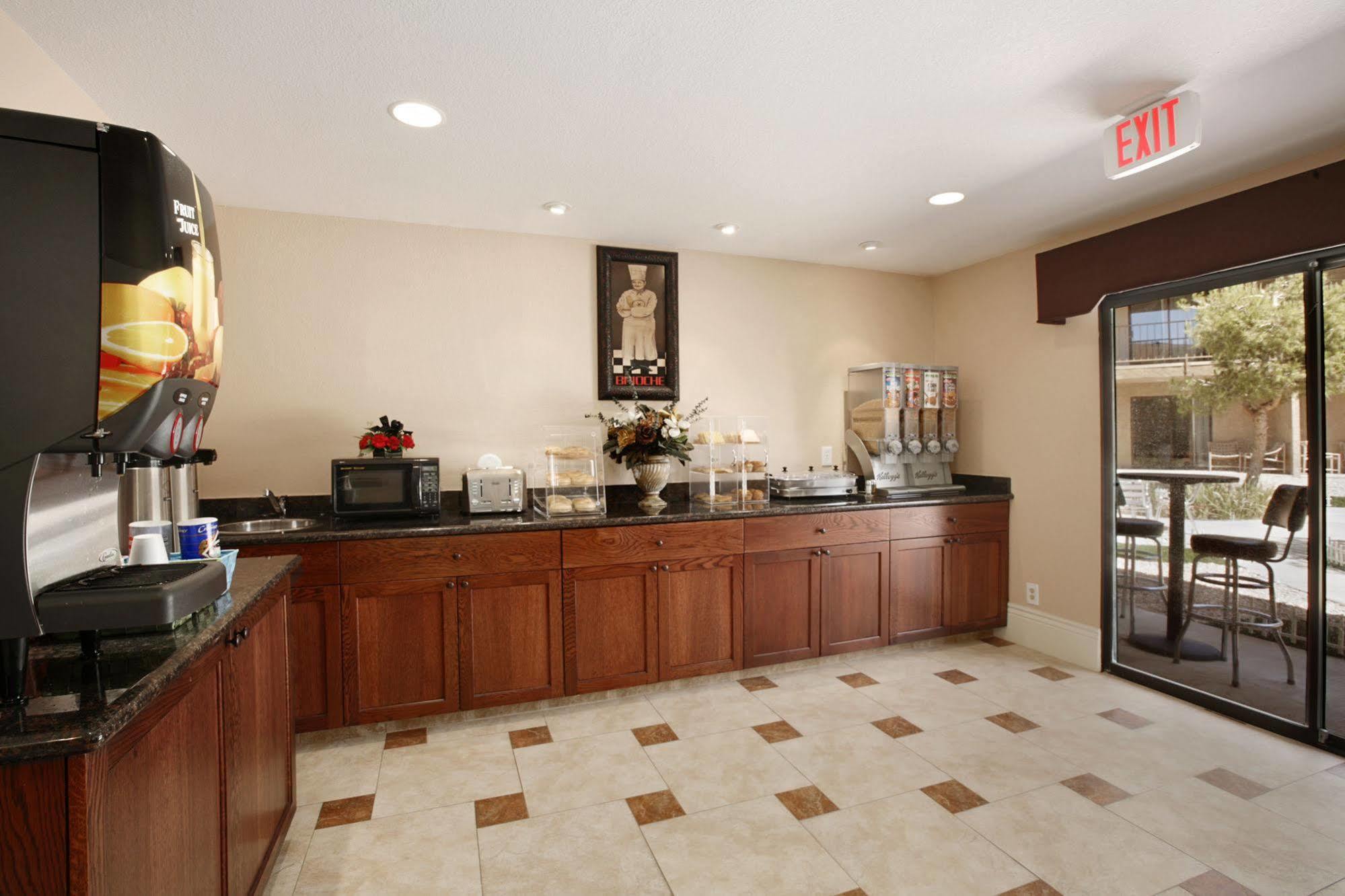 Travelodge Inn & Suites By Wyndham Yucca Valley/Joshua Tree Ресторан фото